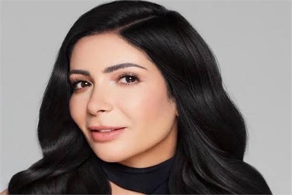 الفنانة منى ذكي