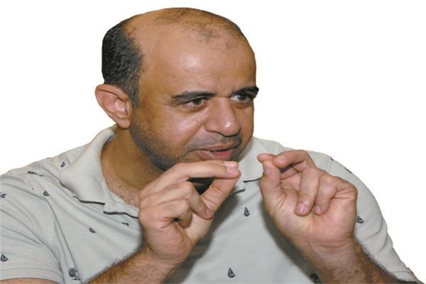 محررة الأخبار مع الفائز بالبوكر