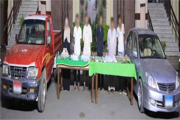 المتهمين وبحوزتهما المضبوطات