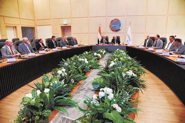 وزيرا النقل والرى خلال الاجتماع 