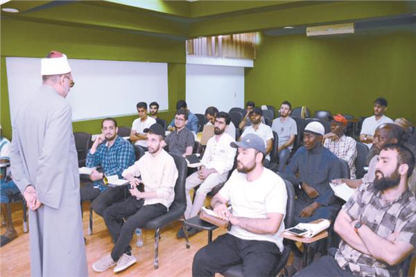 د. عبد الفتاح العوارى خلال محاضرته «مكانة المرأة فى الإسلام»