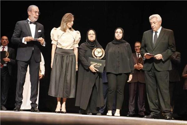 تكريم الناقدة الراحلة الشابة رنا أبو العلا