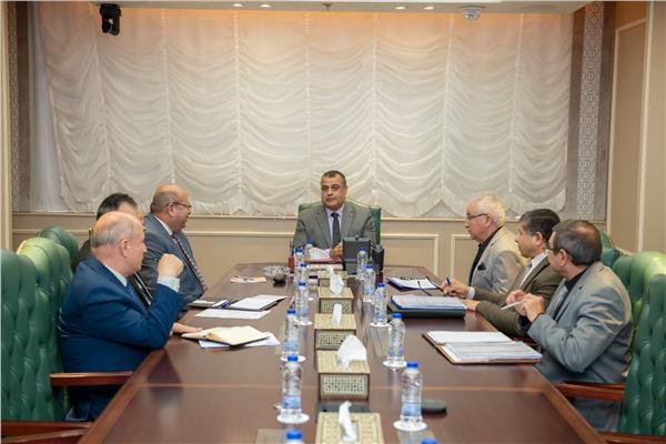  وزير الدولة للإنتاج الحربي يتابع الموقف المالى والتنفيذى للمشروعات
