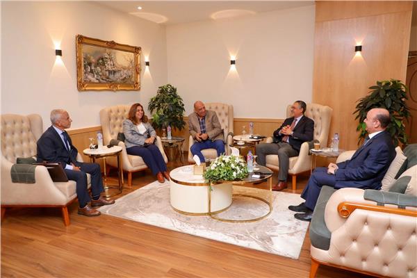 وزير قطاع الأعمال خلال اللقاء