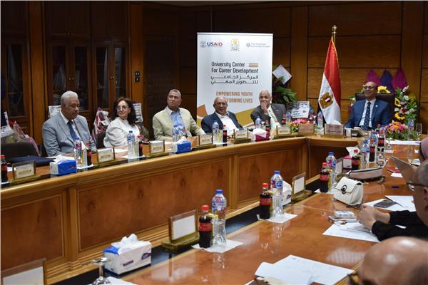  ندوة حوارية بجامعة أسيوط 
