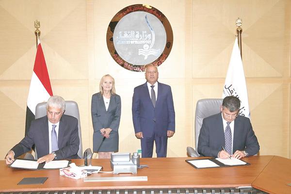 وزير النقل يشهد توقيع عقد تنفيذ أعمال البنية الأساسية والأنظمة لمترو الإسكندرية