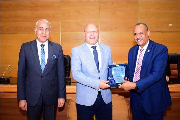الدكتور حسان النعماني رئيس جامعة سوهاج خلال الحفل