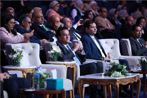 الدكتور خالد عبدالغفار وزير الصحة والسكان