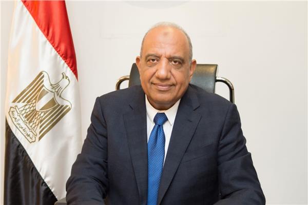 الدكتور محمود عصمت وزير قطاع الاعمال العام