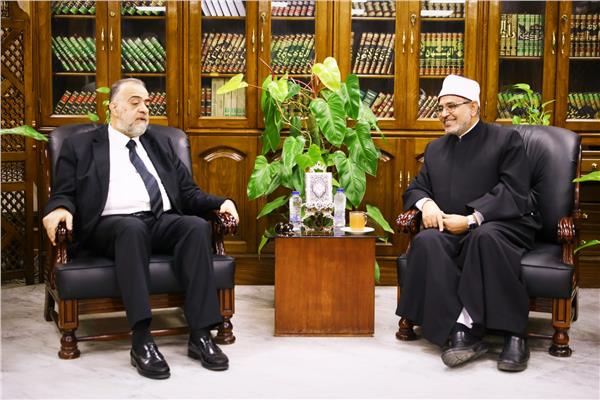 الدكتور سلامة داود خلال استقباله الدكتور محمد عبد الستار السيد، وزير الأوقاف السوري