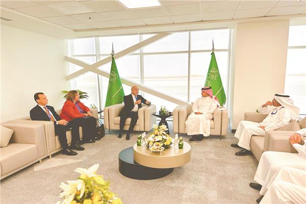 وزير الإسكان خلال لقائه وزير الشئون البلدية والقروية والإسكان بالسعودية