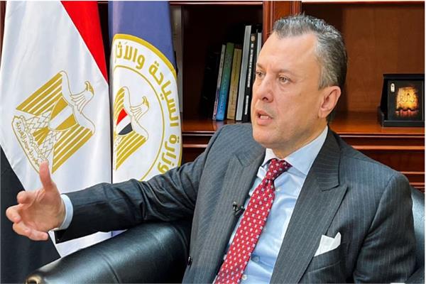وزير السياحة والآثار أحمد عيسى