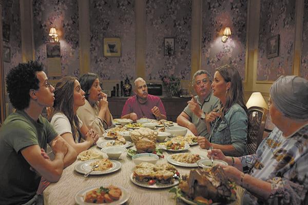 مشهد من مسلسل «موضوع عائلى»
