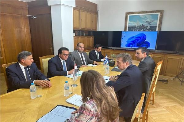 وزير الصحة يبحث مع نظيره اليوناني تفعيل التعاون