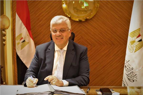  د. أيمن عاشور وزير التعليم العالى والبحث العلمى