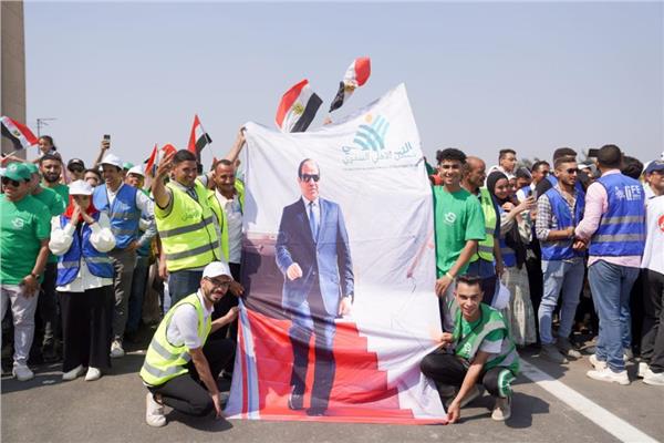 استقبال حاشد من أهالي بني سويف للرئيس السيسي