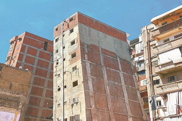 بدء إزالة العقار المائل فى الإسكندرية