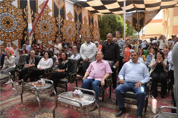 اللواء عصام سعد محافظ أسيوط والدكتورة مايا مرسي