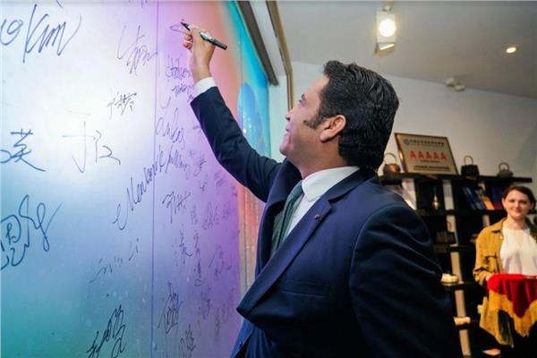 الدكتور الطيب عباس