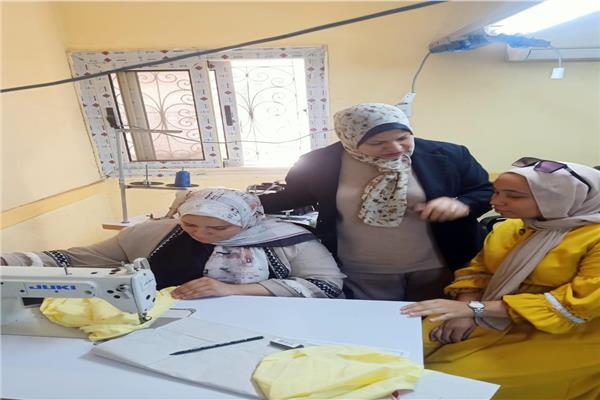 تدريب تحويلى على مهنة  التفصيل والخياطة لفتيات بالمنوفية 