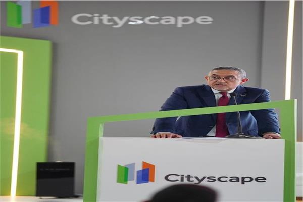 حسام هيبة الرئيس التنفيذي للهيئة العامة للاستثمار والمناطق الحرة 