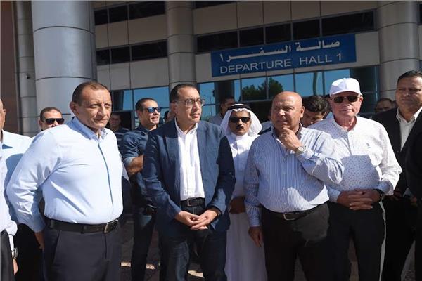 رئيس الوزراء يتفقد أعمال التطوير بميناء نويبع البحري