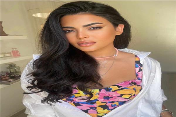 الفنانة أسماء جلال