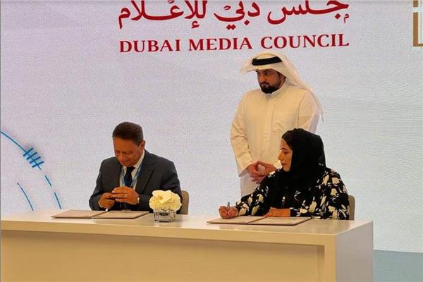 الكاتب الصحفي كرم جبر و السيدة منى المرى