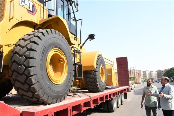 اللواء أشرف عطية محافظ أسوان خلال جولاته الميدانية 