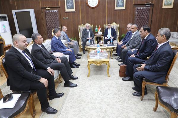 اللواء إبراهيم أبو ليمون محافظ المنوفية وجانب من اللقاء