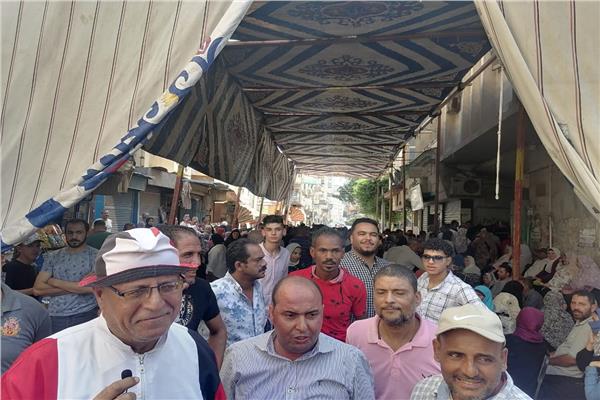 توافد آلاف المواطنين على مقر الشهر العقاري لتأييد ترشيح الرئيس السيسي بالغربية