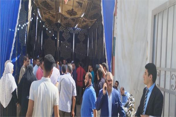 توافد قيادات وأعضاء حزب مصر أكتوبر لتحرير نماذج تأييد الرئيس السيسي