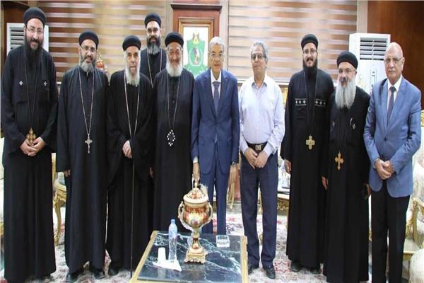 محافظ المنيا يستقبل وفداً من ايبارشية سمالوط