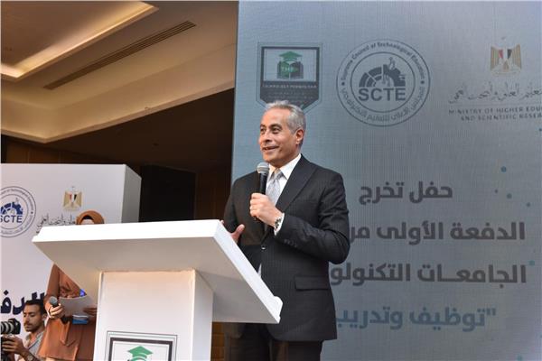 حسن شحاتة وزير العمل