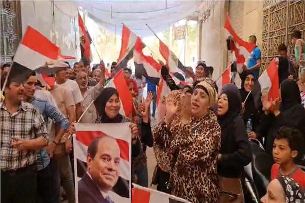 توافد الأهالي على مقرات الشهر العقاري