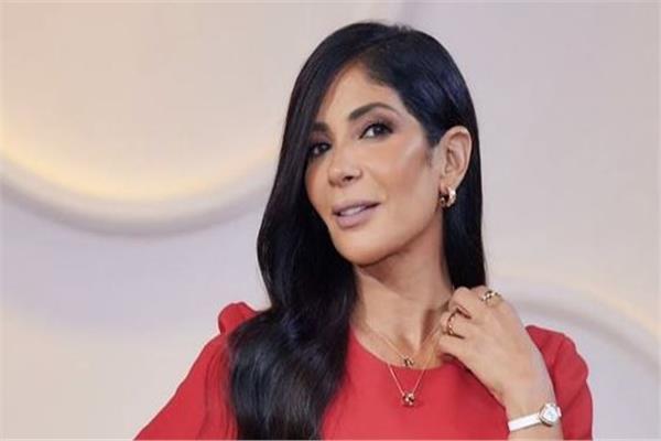 الفنانة منى زكي