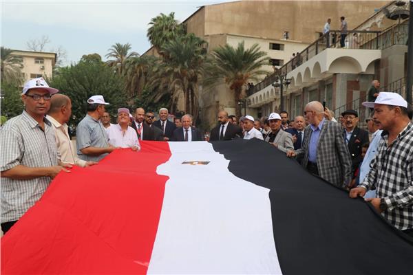 مسيرة للمعلمين تزين كوبرى قصر النيل 