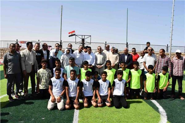  وزير الرياضة يتفقد قرية الظهير 