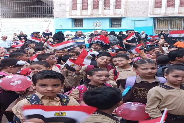 الطلاب في أول أيام العام الدراسي الجديد