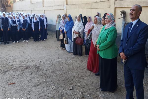 صور | كيف قضت قنا على صراع " التختة الأولى" في أول يوم دراسة؟  