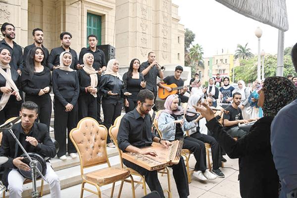 حفلات فنية للترحيب بالطلاب الجدد
