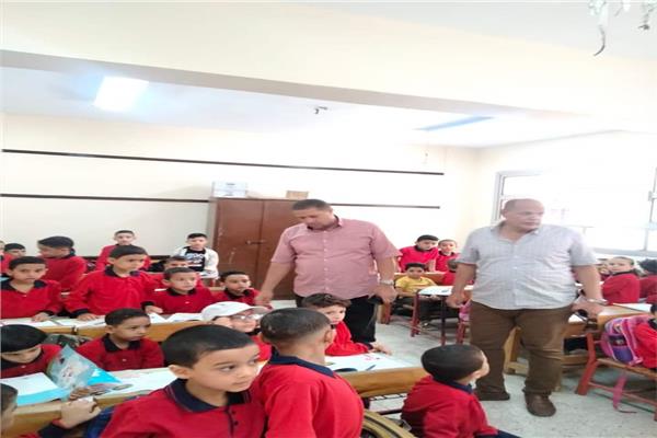 السكرتير العام المساعد للبحيرة يتفقد عدد من المدارس  للتأكد من إنتظام سير العملية التعليمية