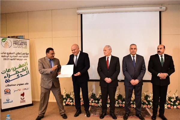 محافظ قنا يشارك في مؤتمرالمبادرة الوطنية للمشروعات الخضراء الذكية