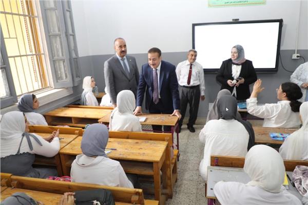اللواء إبراهيم أبو ليمون محافظ المنوفية خلال الجولة التفقدية