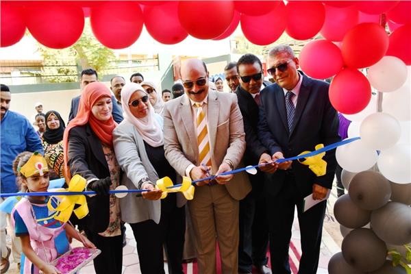 اللواء أشرف عطية محافظ أسوان خلال الافتتاح 