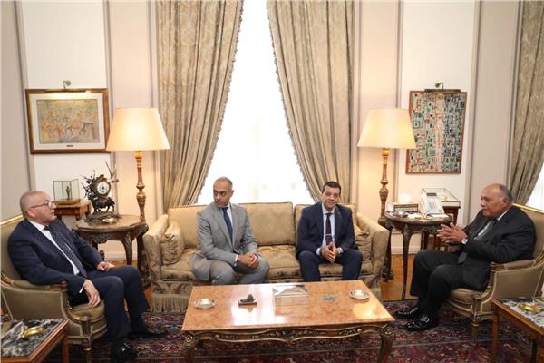  وزير الخارجية سامح شكرى وأعضاء الهيئة الوطنية للانتخابات المستشار وليد حمزة والمُستشار أحمد بندارى 