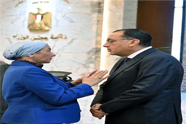 حديث بين رئيس مجلس الوزراء ووزيرة البيئة