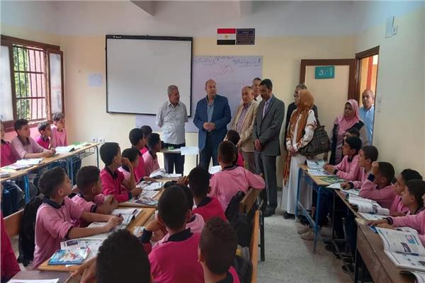  نائب محافظ الجيزة خلال جولة تفقدية 