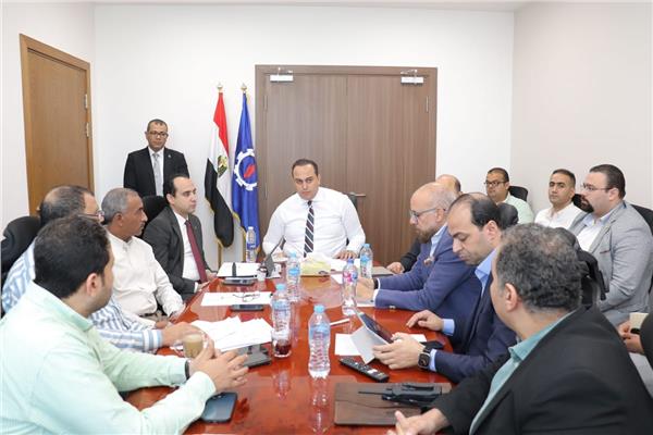 رئيس هيئة الرعاية الصحية يتفقد مجمع السويس الطبي 