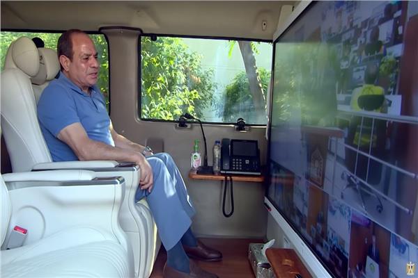 الرئيس السيسي يتفقد مراكز تحكم شبكة خدمات الطوارئ